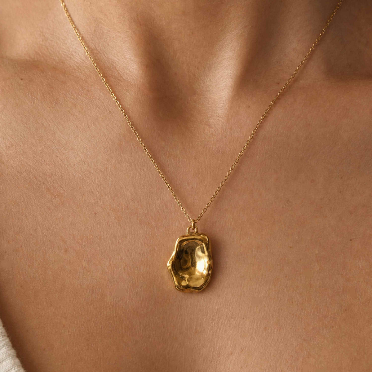 Motlen Pebble Necklace